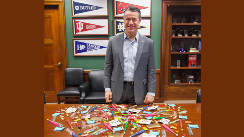 U.S. Senate Candy Desk welcomes new occupant