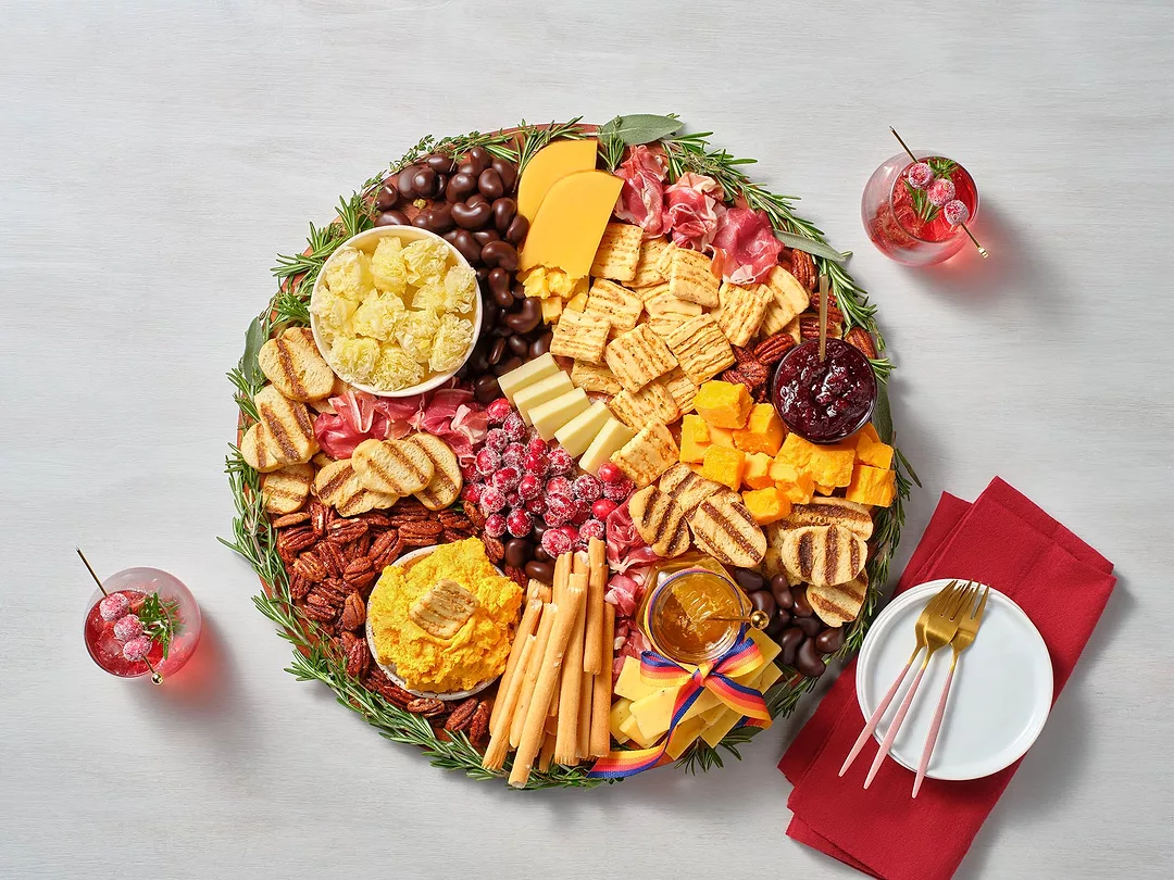 Aldi holiday charcuterie wreath board