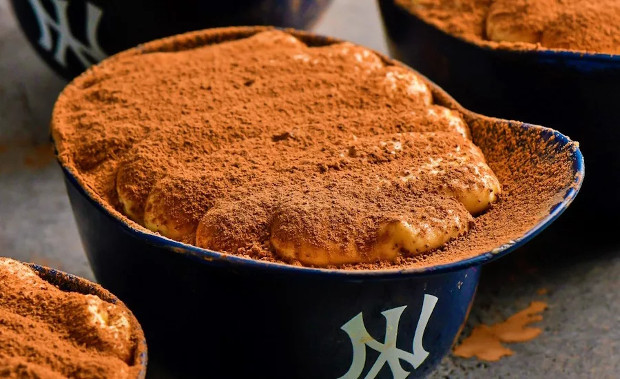Tiramisu helmet Yankees
