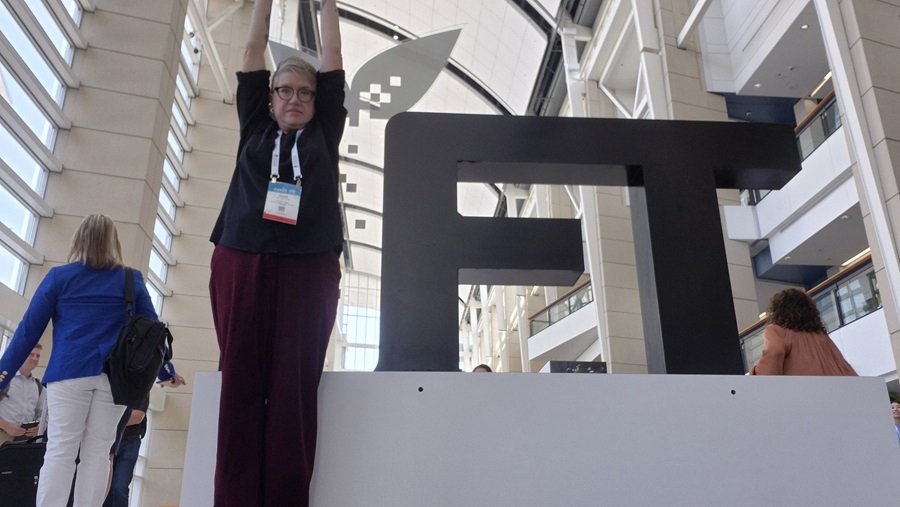 Weird SF&WB editor standing in front of IFT sign