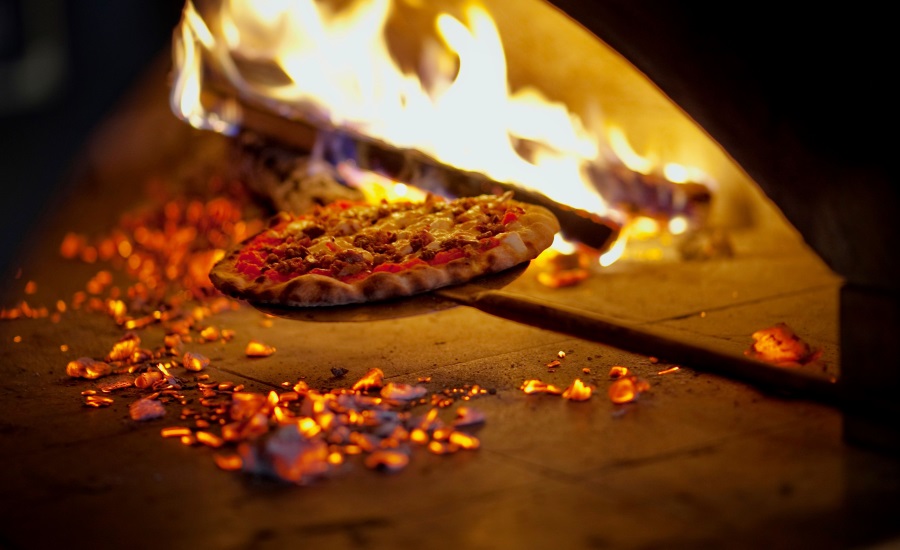 Smokin' Oak Wood-Fired Pizza & Taproom debuts first Florida store
