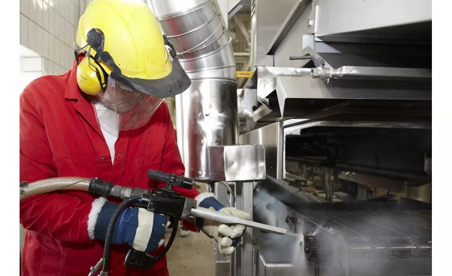 Dry ice blasting