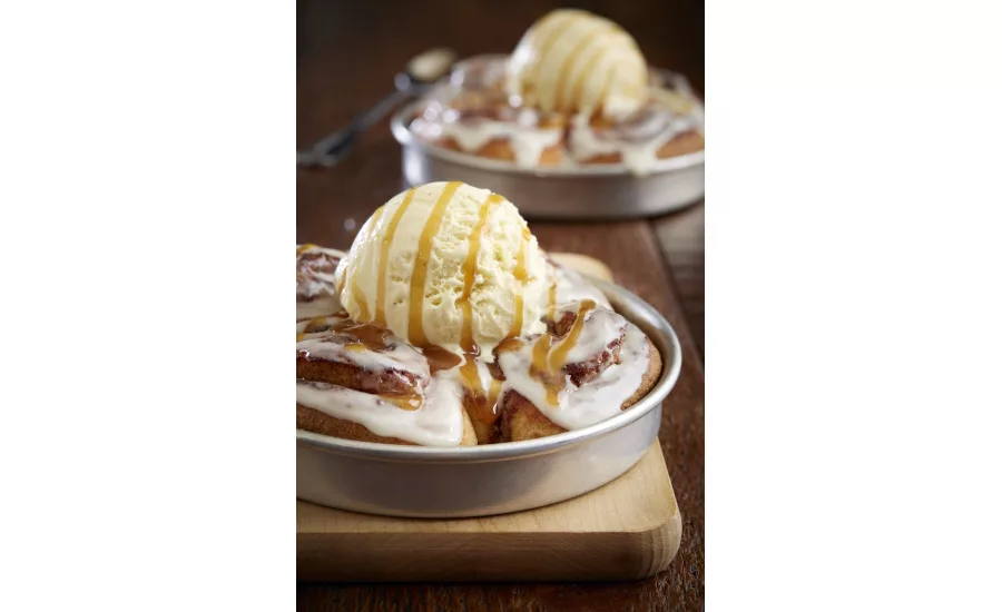 BJ's Restaurant & Brewhouse Cinnamon Roll Pizookie