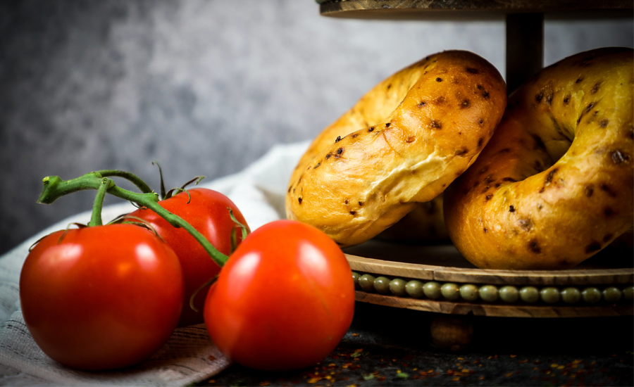 bagels and tomato