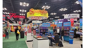 Show floor at the 2025 Sweets & Snacks Expo with Ferrara, Spangler, and Morris banners.