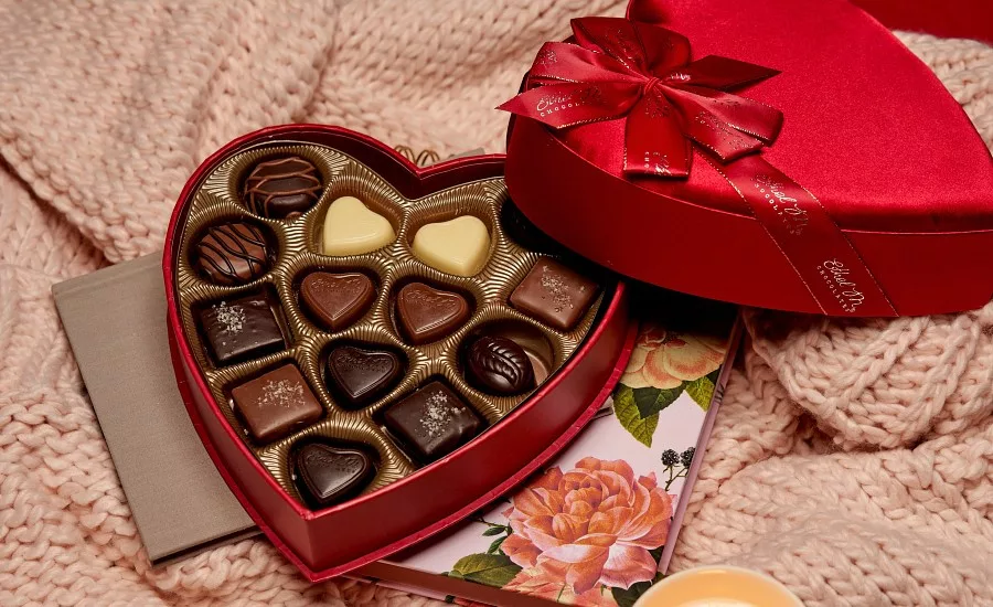 Ethel M heart box_web.jpg