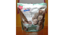 Hostess wins the 2018 Best in Show award for its Bakery Petites Double Chocolate Cake Delights.