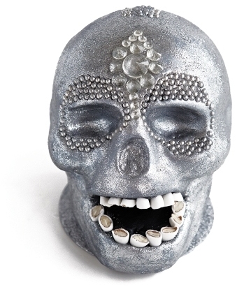 Damien Hirst-inspired skull cake