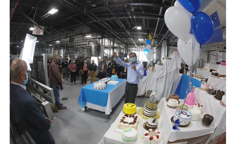 Hanan Products celebrates 75th birthday with giant cake display